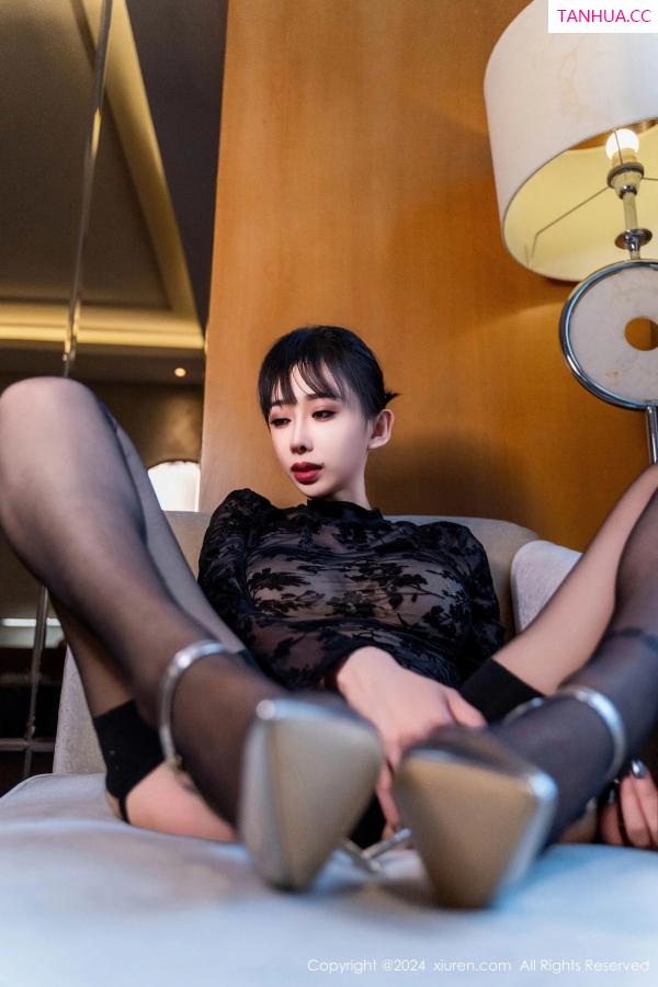   [XiuRen]高清写真图 2024.03.26 No.8290 宝宝甜 黑丝性感第22张图片